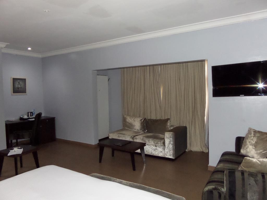 Tudor House Hotel Lagos Buitenkant foto