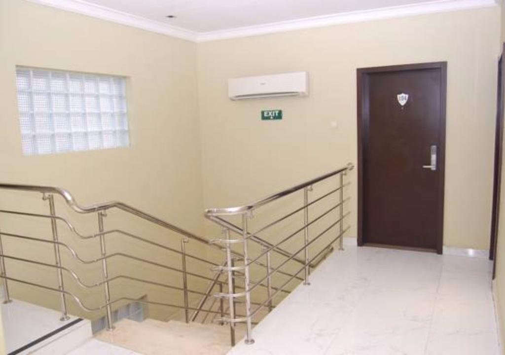 Tudor House Hotel Lagos Buitenkant foto